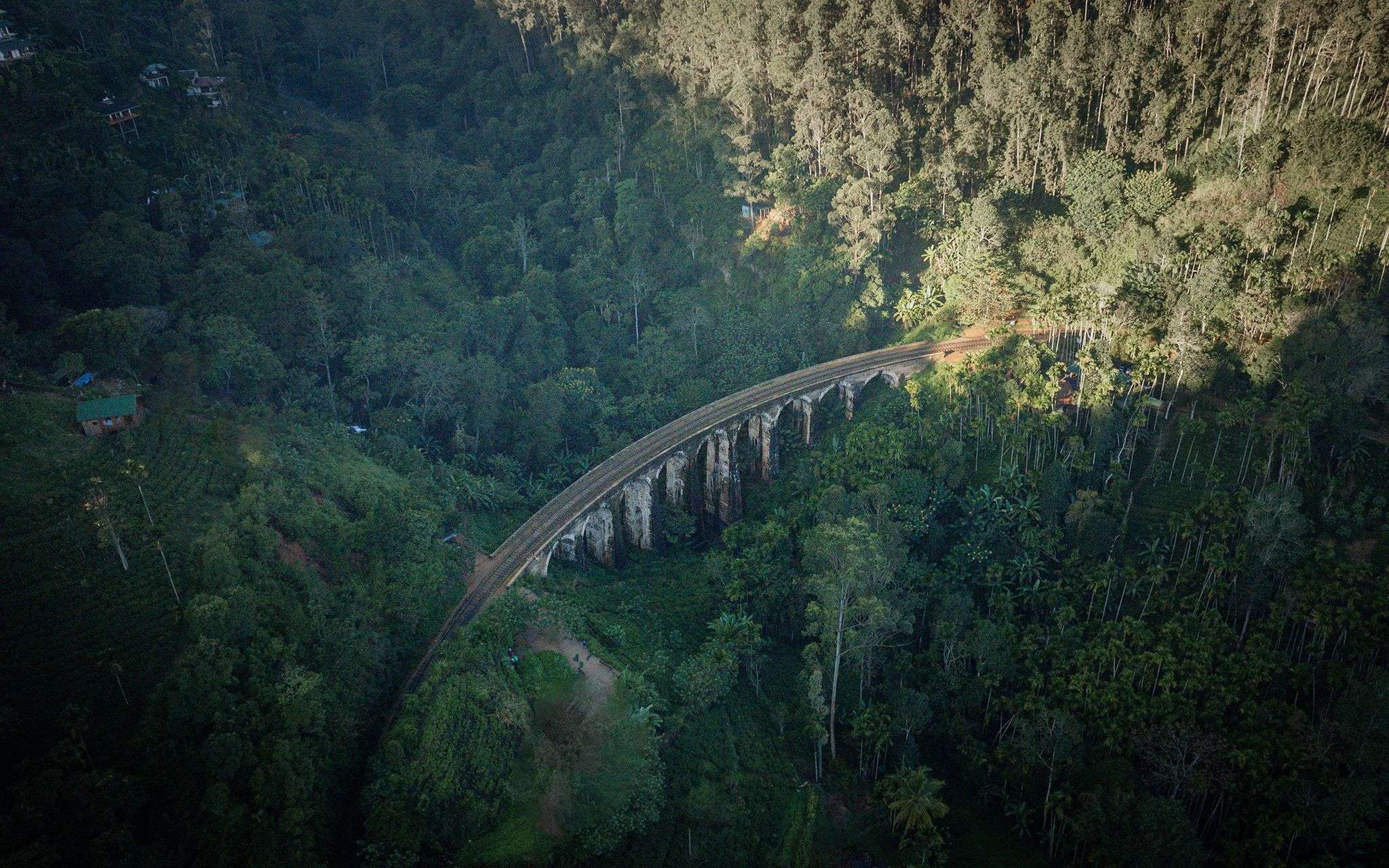 world famous bridge of demodara www.lankarentcar.com