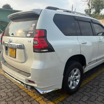 Toyota Land Cruiser luxury SUV for Rent in Sri Lanka