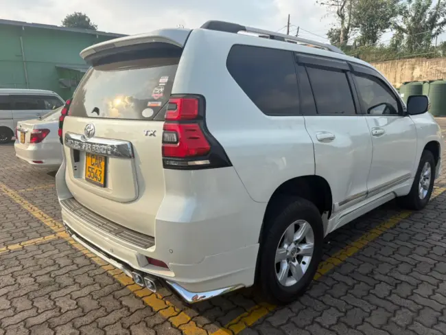 Toyota Land Cruiser luxury SUV for Rent in Sri Lanka